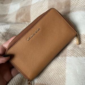 EXCELLENT Used Michael Kors